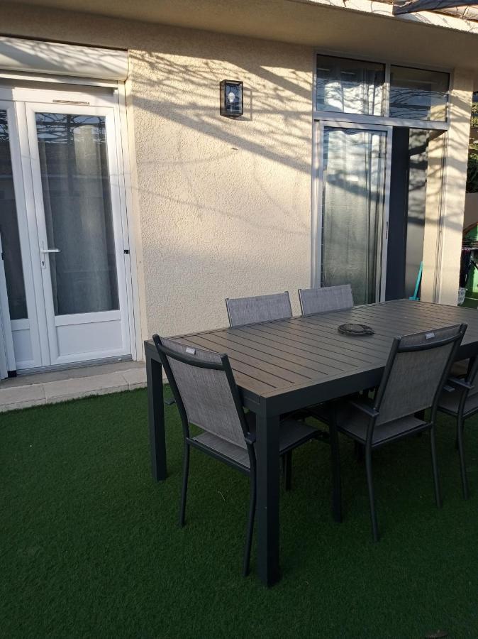 Villa J Et V Bédarrides Екстериор снимка